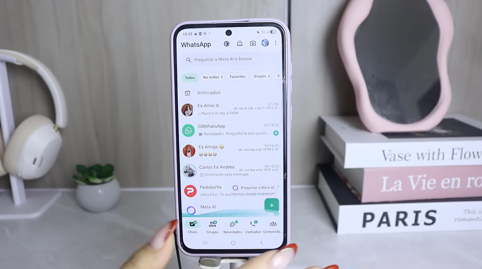 WhatsApp Plus 2026 — chat con modo fantasma activado y archivos hasta 700 MB